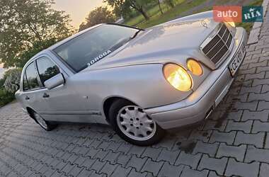 Седан Mercedes-Benz E-Class 2000 в 