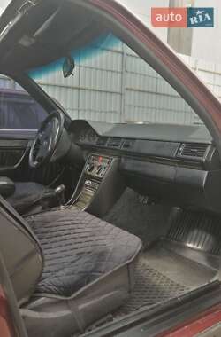 Седан Mercedes-Benz E-Class 1989 в 