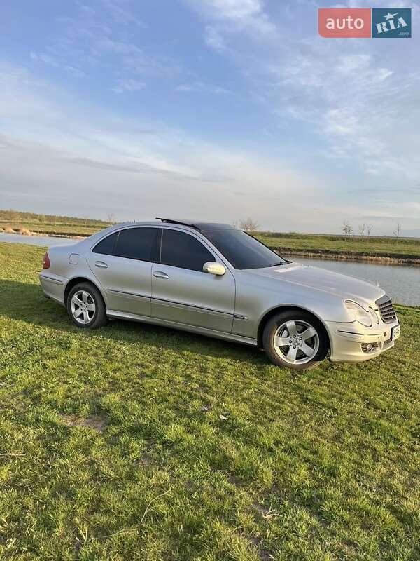 Седан Mercedes-Benz E-Class 2003 в 