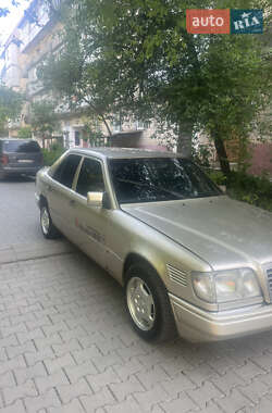Седан Mercedes-Benz E-Class 1993 в 