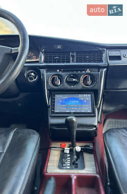Седан Mercedes-Benz E-Class 1987 в 