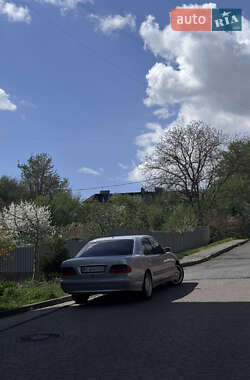 Седан Mercedes-Benz E-Class 2000 в 