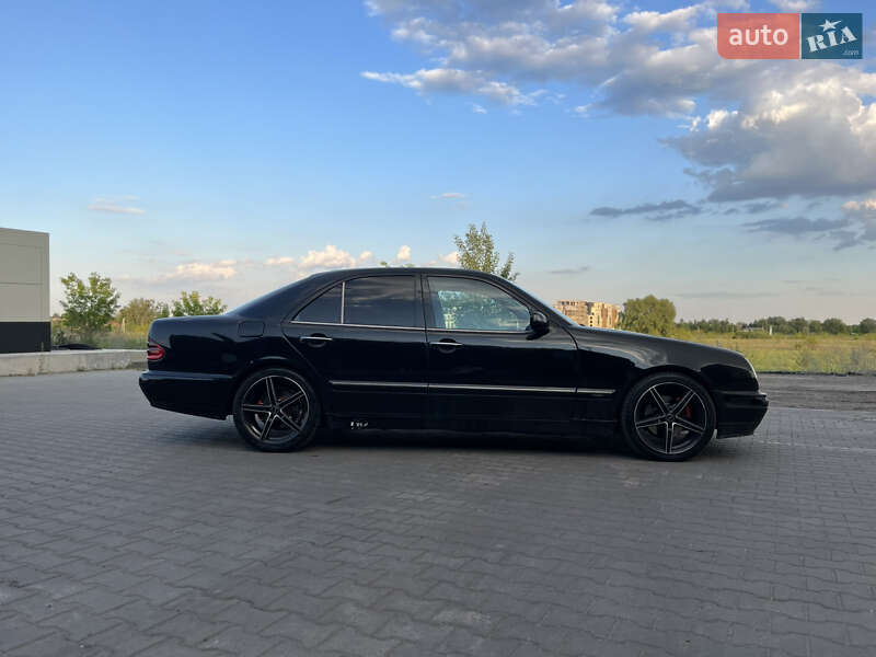 Седан Mercedes-Benz E-Class 2001 в Киеве