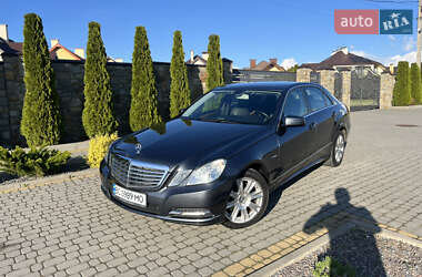 Седан Mercedes-Benz E-Class 2011 в Львове