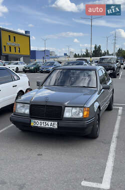 Седан Mercedes-Benz E-Class 1985 в Киеве