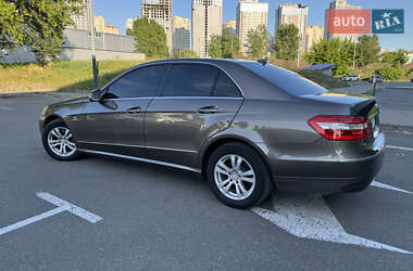 Седан Mercedes-Benz E-Class 2010 в 
