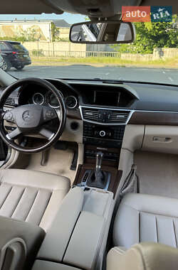 Седан Mercedes-Benz E-Class 2010 в 