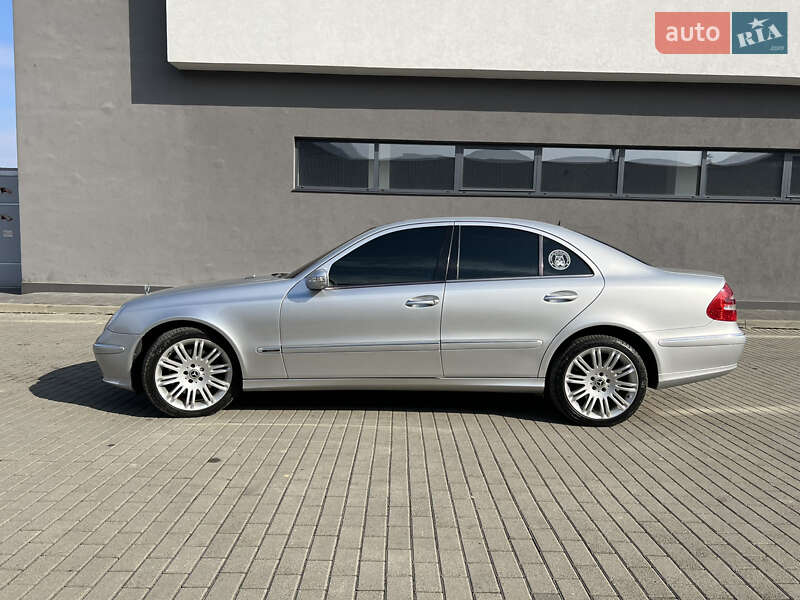 Седан Mercedes-Benz E-Class 2005 в Мукачевому