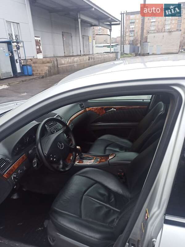 Седан Mercedes-Benz E-Class 2004 в Кривом Роге
