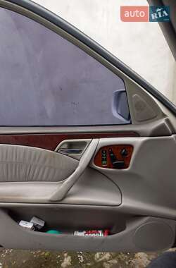 Универсал Mercedes-Benz E-Class 2001 в 