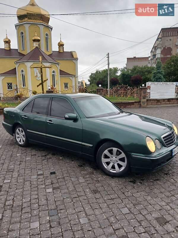 Седан Mercedes-Benz E-Class 2000 в Кременце