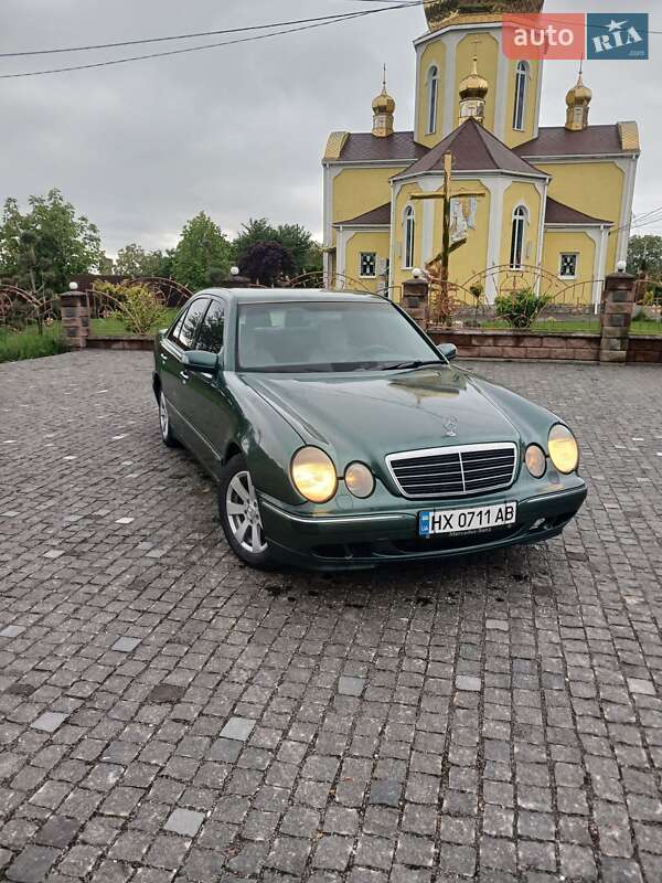 Седан Mercedes-Benz E-Class 2000 в Кременце