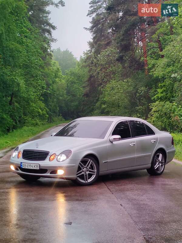 Седан Mercedes-Benz E-Class 2003 в 