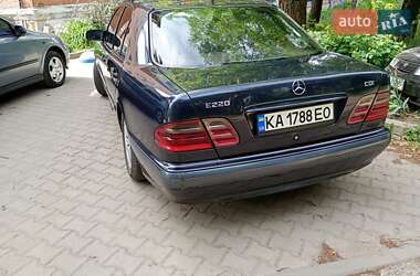 Седан Mercedes-Benz E-Class 2000 в 