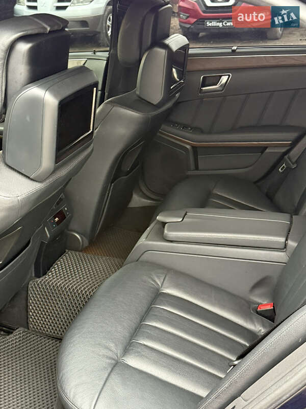 Седан Mercedes-Benz E-Class 2012 в Ровно
