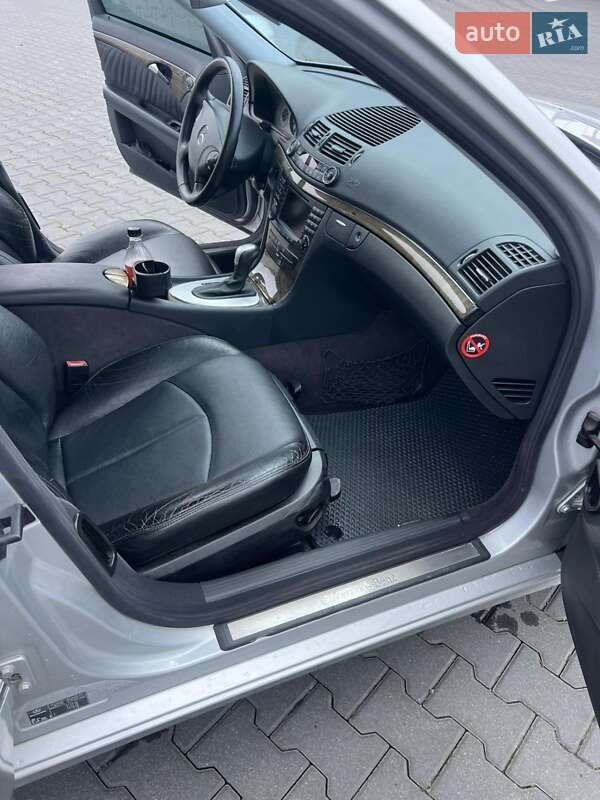 Седан Mercedes-Benz E-Class 2002 в Черновцах