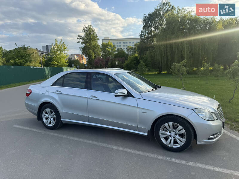 Седан Mercedes-Benz E-Class 2012 в Ивано-Франковске