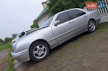 Седан Mercedes-Benz E-Class 1995 в Чернівцях