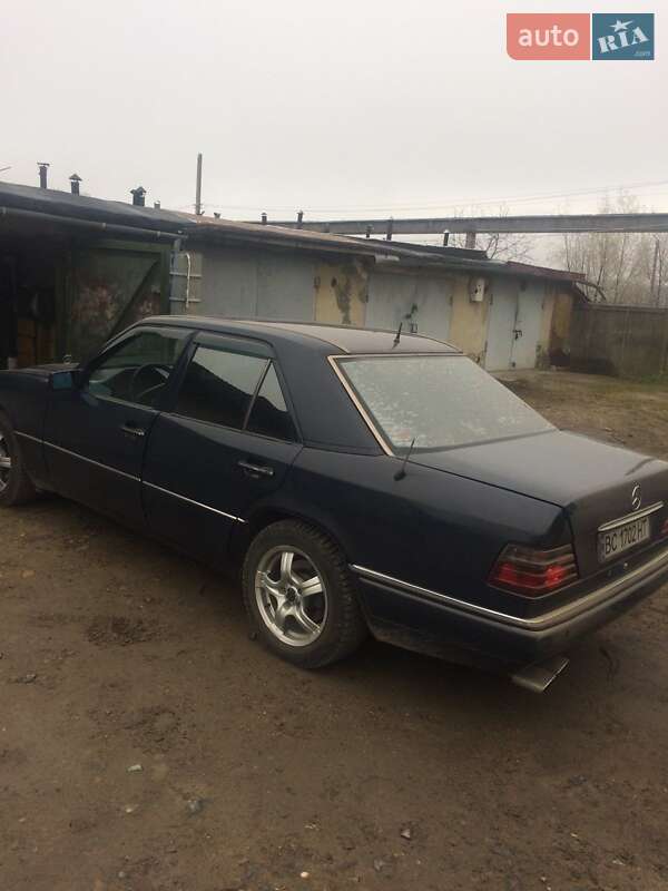 Седан Mercedes-Benz E-Class 1995 в Бориславі