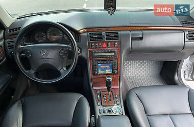 Седан Mercedes-Benz E-Class 2001 в 