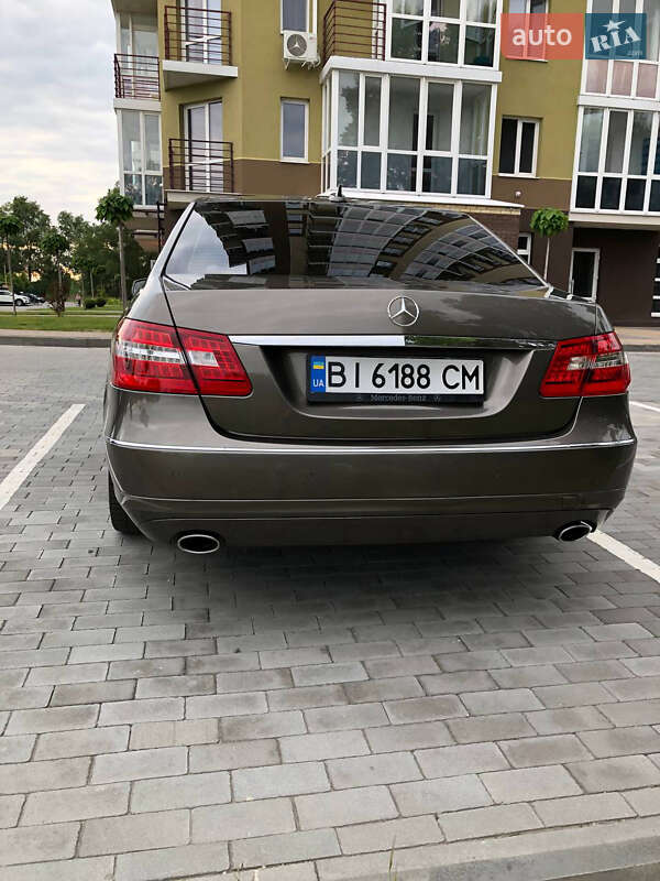 Седан Mercedes-Benz E-Class 2011 в Кременчуці