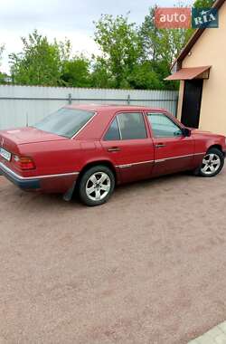 Седан Mercedes-Benz E-Class 1989 в Левкове