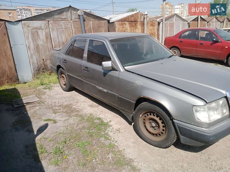 Седан Mercedes-Benz E-Class 1991 в Києві