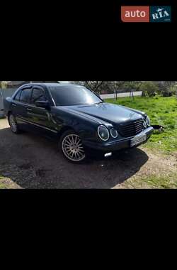 Седан Mercedes-Benz E-Class 2000 в 