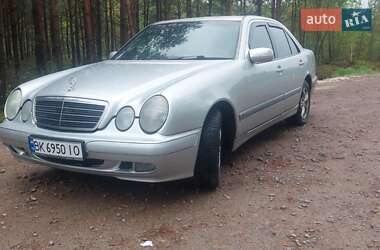 Седан Mercedes-Benz E-Class 2000 в Костополе