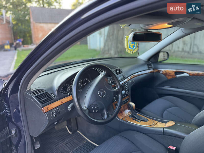 Седан Mercedes-Benz E-Class 2002 в Лубнах