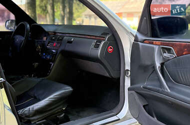 Седан Mercedes-Benz E-Class 2000 в 
