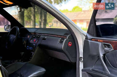 Седан Mercedes-Benz E-Class 2000 в 