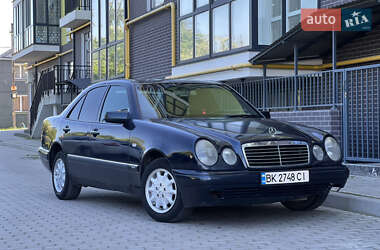 Седан Mercedes-Benz E-Class 1996 в Жовкве
