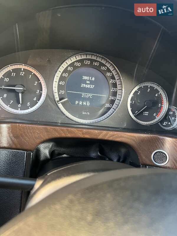 Седан Mercedes-Benz E-Class 2011 в Виноградові