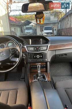 Седан Mercedes-Benz E-Class 2011 в Виноградові
