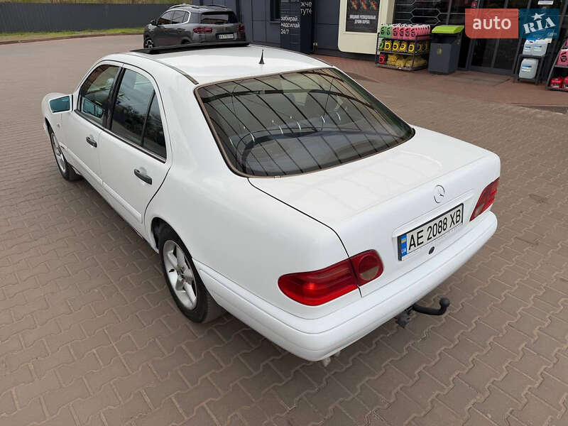 Седан Mercedes-Benz E-Class 1999 в Кривом Роге