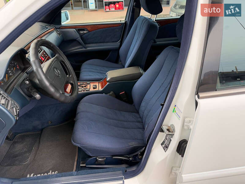 Седан Mercedes-Benz E-Class 1999 в Кривом Роге