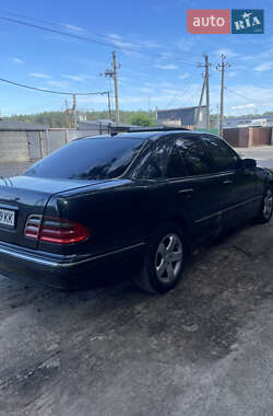 Седан Mercedes-Benz E-Class 2000 в 