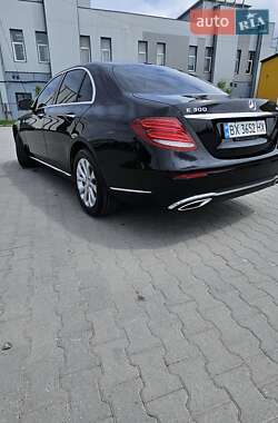 Седан Mercedes-Benz E-Class 2017 в 
