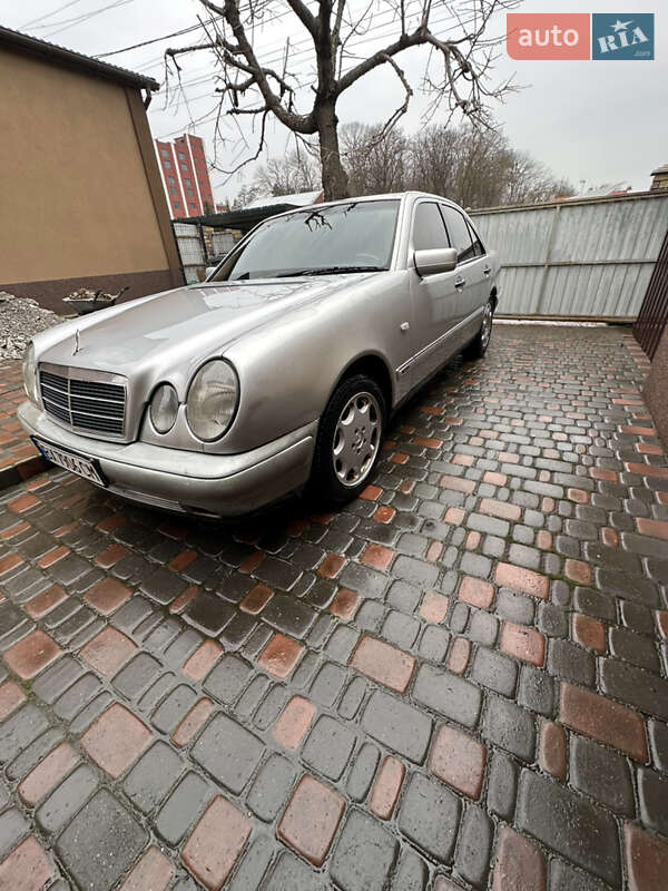Седан Mercedes-Benz E-Class 1997 в Хмельницком