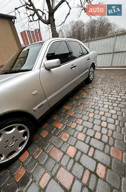 Седан Mercedes-Benz E-Class 1997 в 