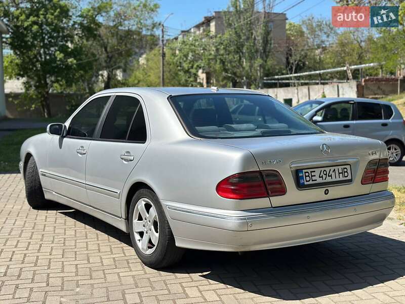 Седан Mercedes-Benz E-Class 2002 в Николаеве