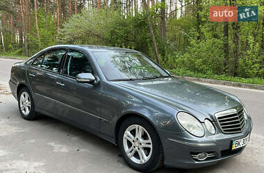 Седан Mercedes-Benz E-Class 2009 в Сарнах
