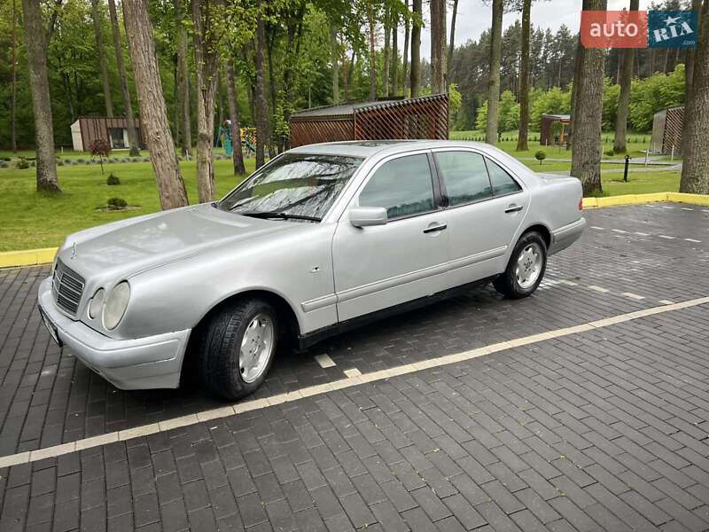 Седан Mercedes-Benz E-Class 1998 в 