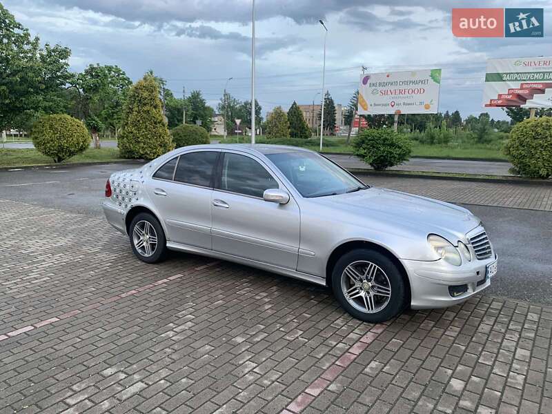 Седан Mercedes-Benz E-Class 2003 в 