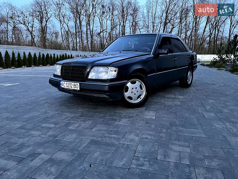 Mercedes-Benz E-Class 1993