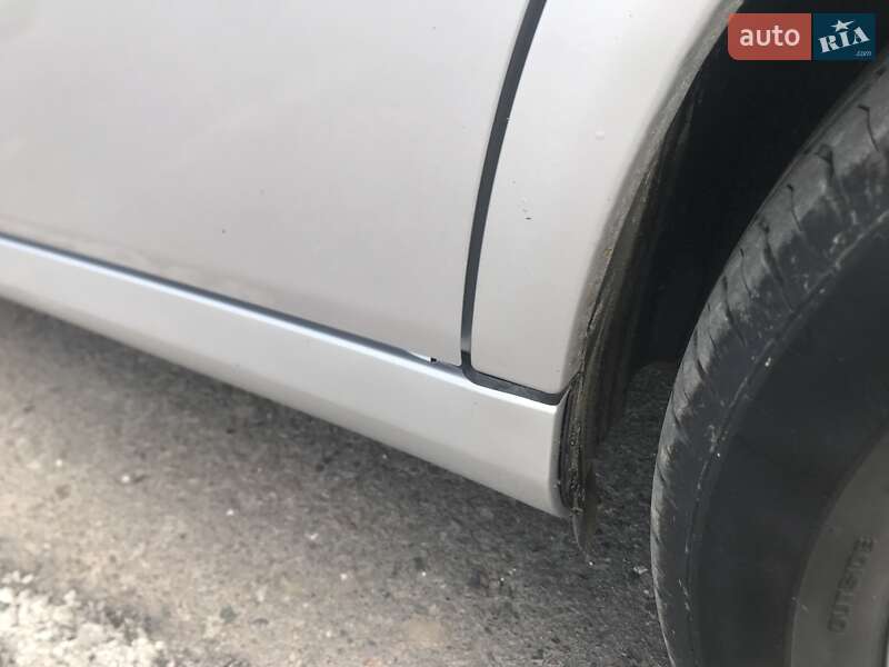 Седан Mercedes-Benz E-Class 2004 в Рівному