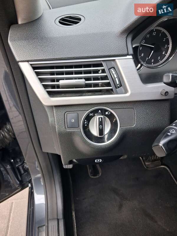 Седан Mercedes-Benz E-Class 2011 в Києві