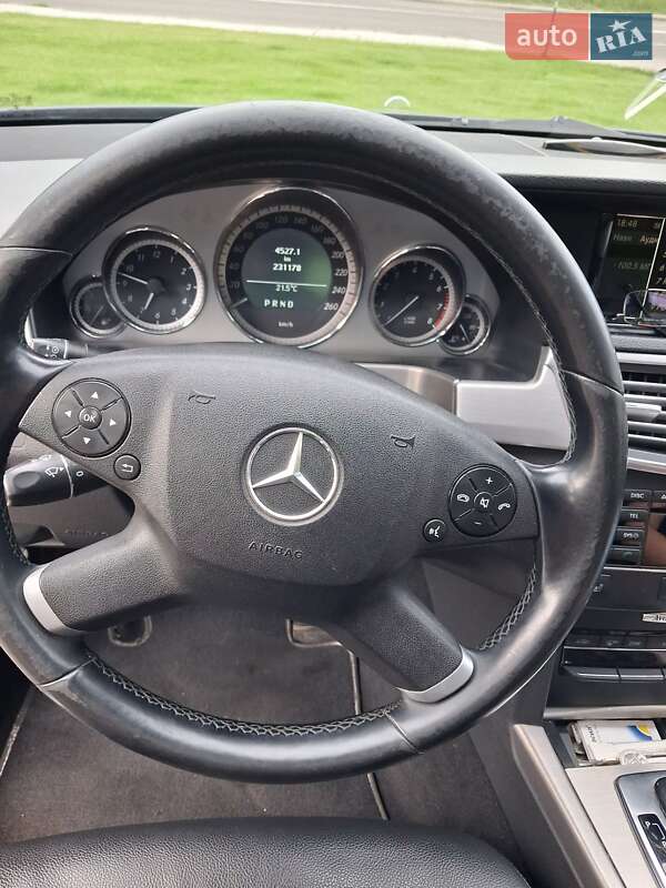 Седан Mercedes-Benz E-Class 2011 в Києві