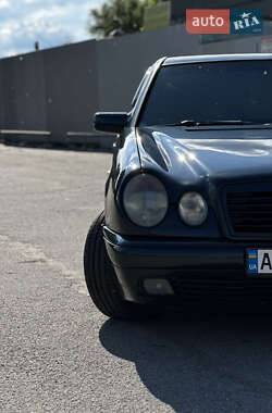 Седан Mercedes-Benz E-Class 1996 в 